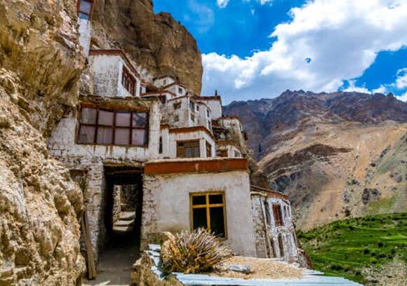 Ladakh ( 9 Days/8 Nights )